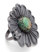 Load image into Gallery viewer, Flower and Bee Signature Ring