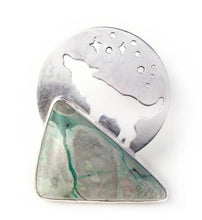 Load image into Gallery viewer, Howling Wolf Pendant