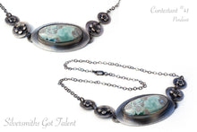Load image into Gallery viewer, Oval Flower Pendant Necklace