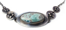 Load image into Gallery viewer, Oval Flower Pendant Necklace