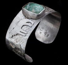 Load image into Gallery viewer, Wolf Cuff