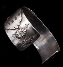 Load image into Gallery viewer, Bear Paw Cuff
