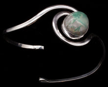 Load image into Gallery viewer, Wire Cuff
