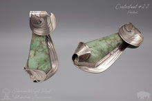 Load image into Gallery viewer, Pendant with Engraved Leaves
