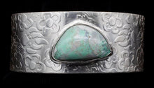 Load image into Gallery viewer, Etched Flower Bear Paw Cuff
